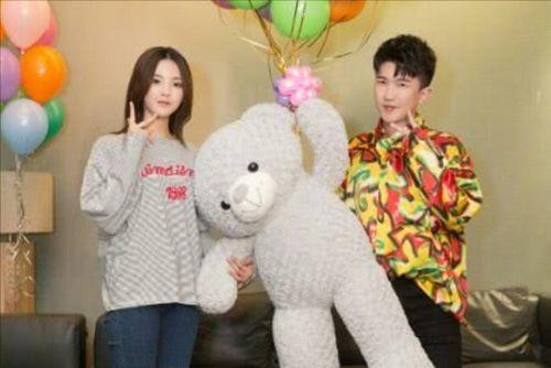 娱乐圈吃瓜背景图片大全